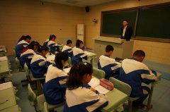 2014年5月朱春晖书法老师在大兴榆垡中学练字培训