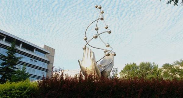 北京化工大学 雕塑